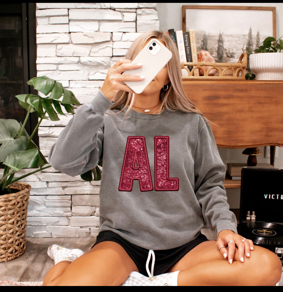 “AL” faux sequins graphic