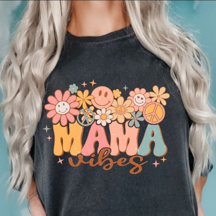 “Mama Vibes Groovy Daisy” Graphic Tee